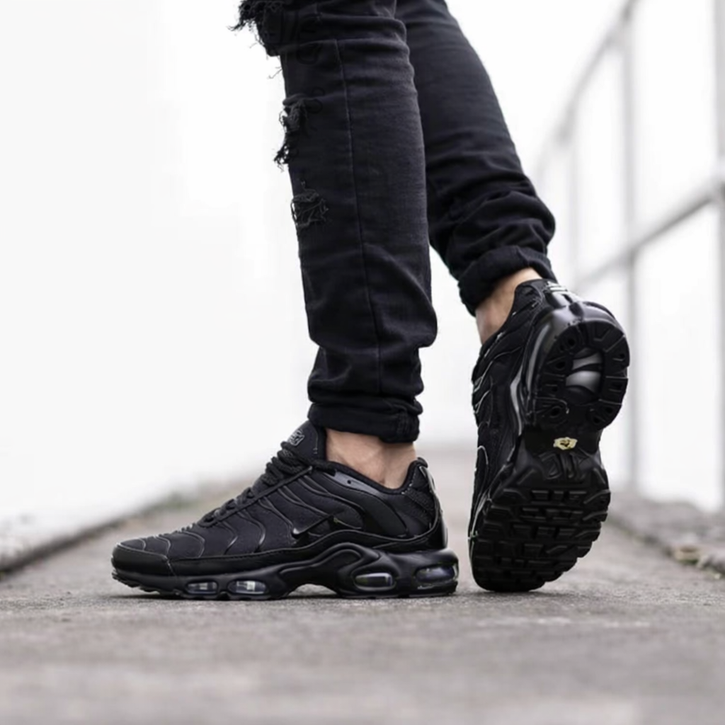 Tênis Air Max Plus TN - Preto