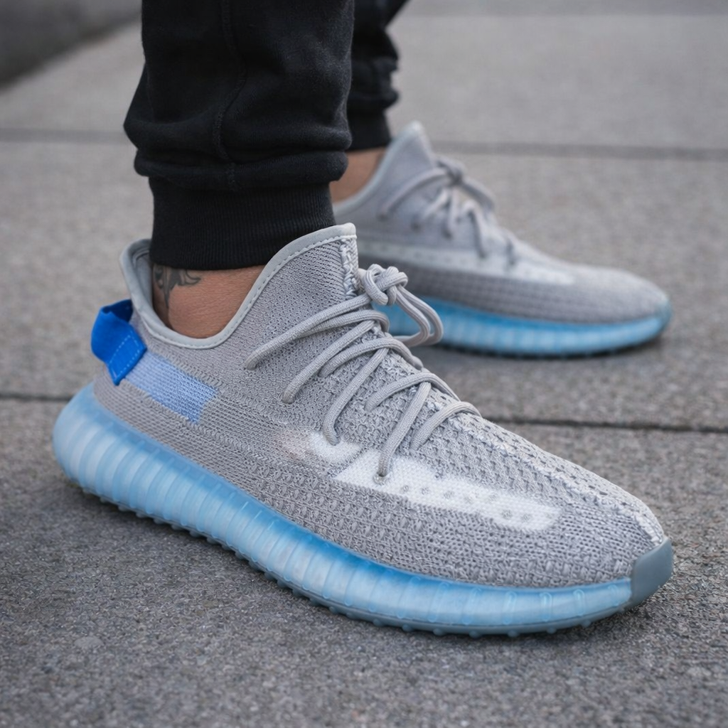 Tênis Yeezy Boost 350 - Mono Ice