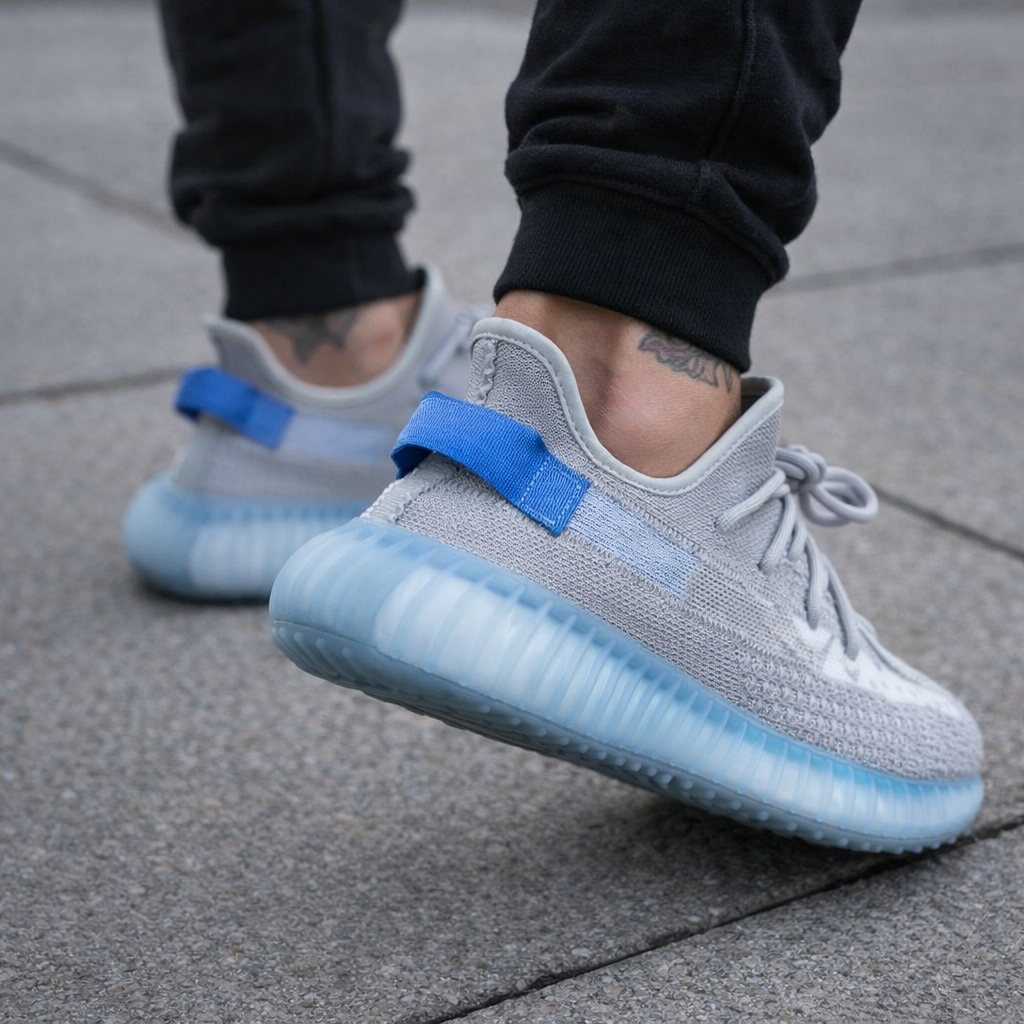 Tênis Yeezy Boost 350 - Mono Ice