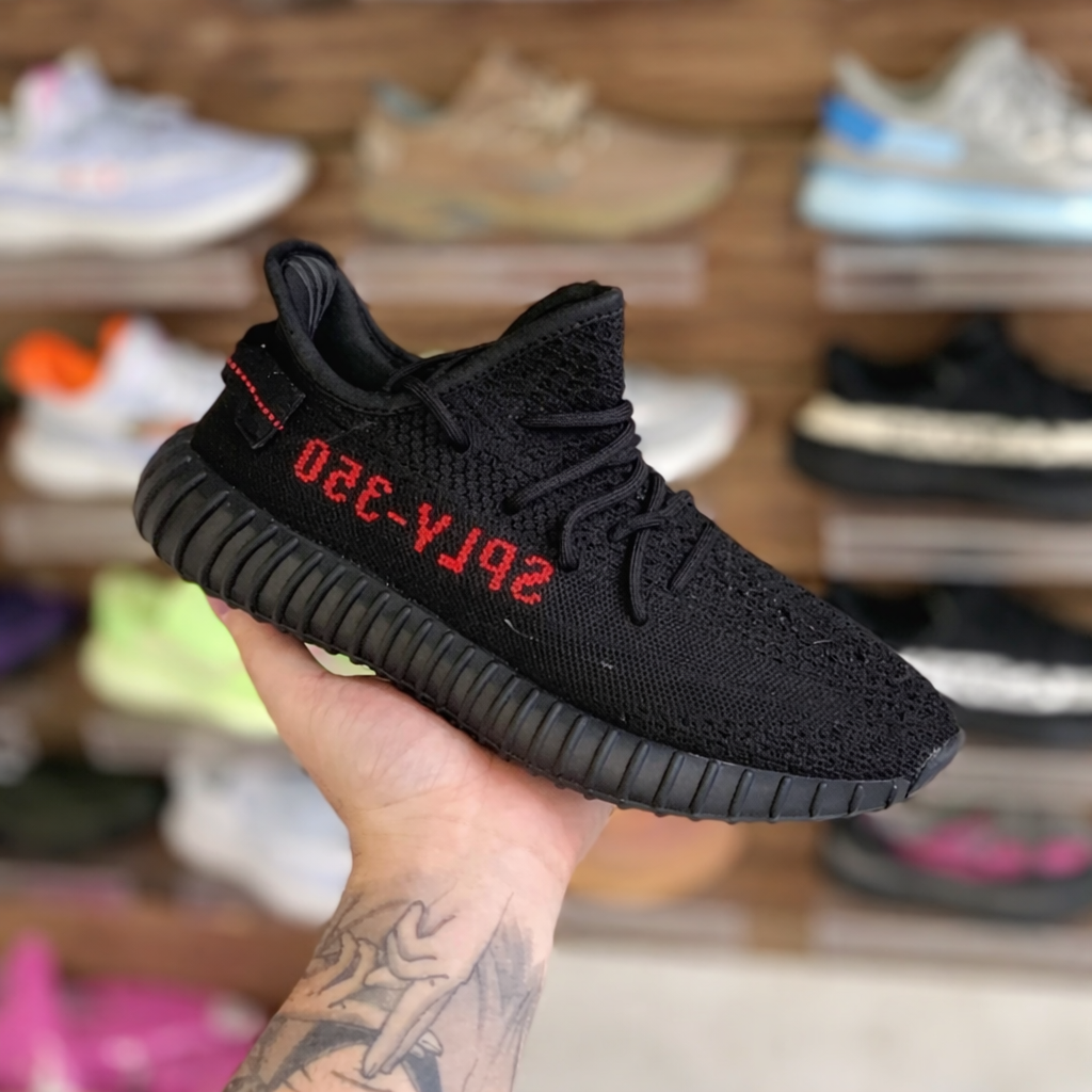 Tênis Yeezy Boost 350 - Preto Vermelho