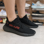 Tênis Yeezy Boost 350 - Preto Vermelho