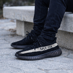 Tênis Yeezy Boost 350 - v2 Oreo