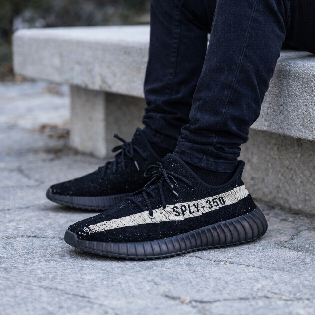 Tênis Yeezy Boost 350 - v2 Oreo