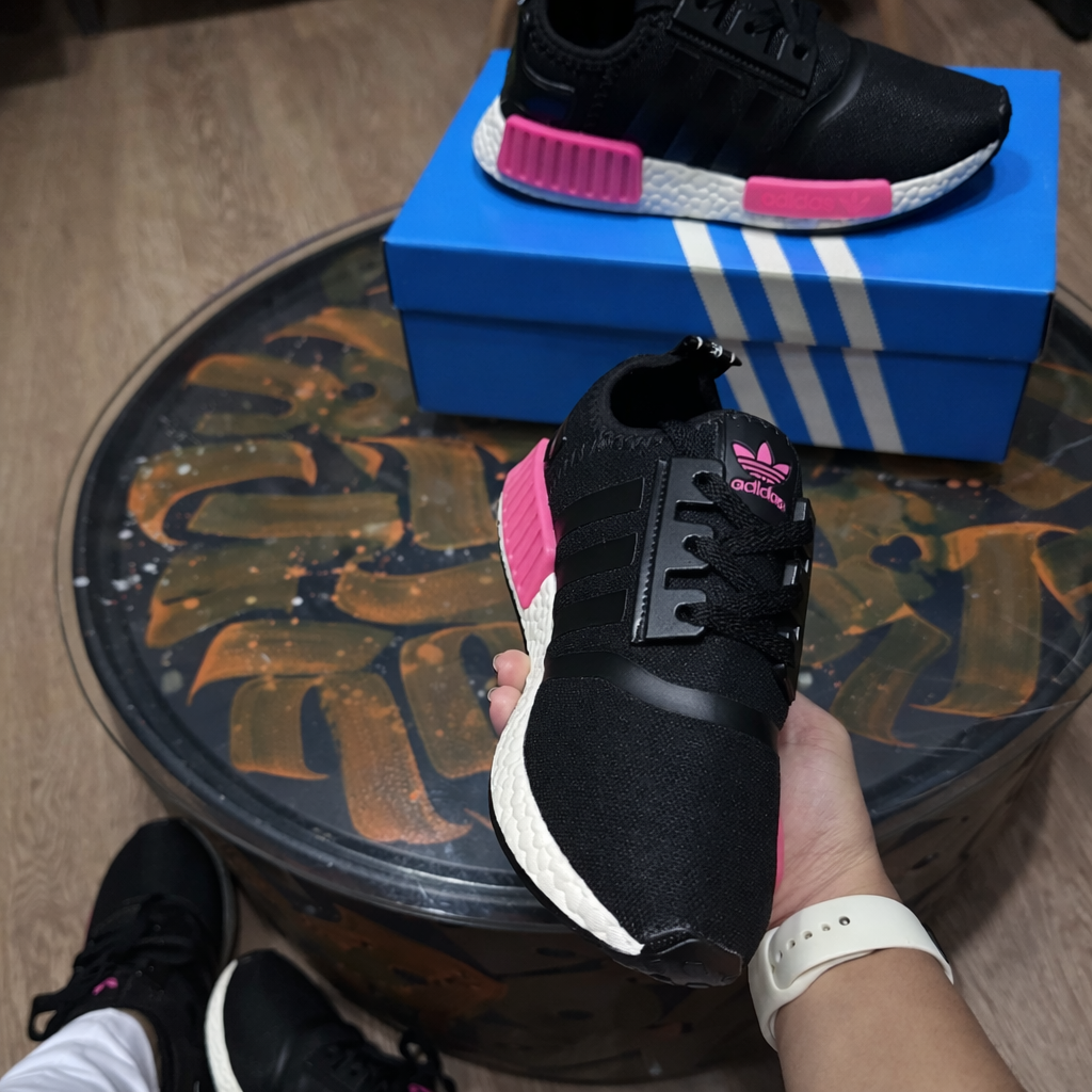 Tênis NMD R1 - Preto/Rosa