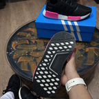 Tênis NMD R1 - Preto/Rosa