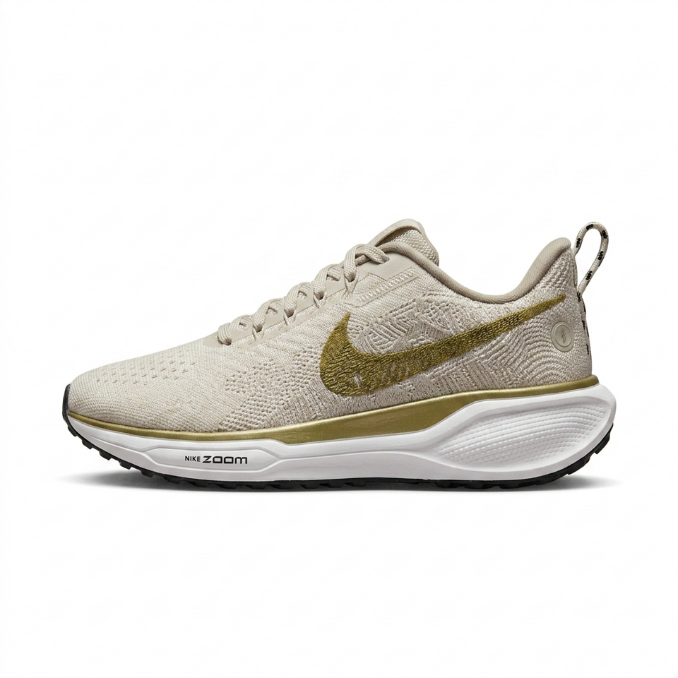 Tênis Nike Pegasus Trail Off/Dourado