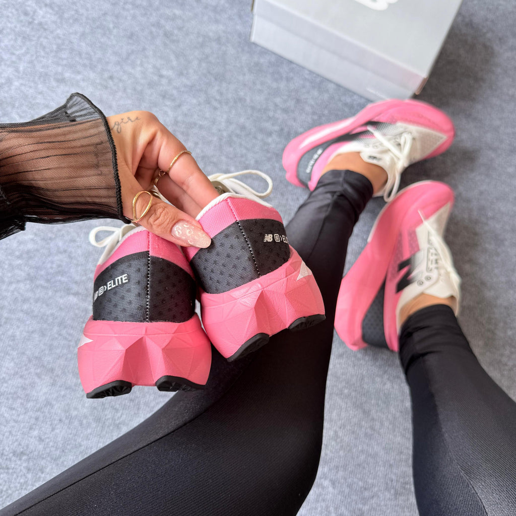 Tênis New Balance FuelCell Rebel V4 Rosa/Branco Premium