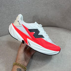 Tênis New Balance FuelCell Rebel V5 – Branco/Vermelho