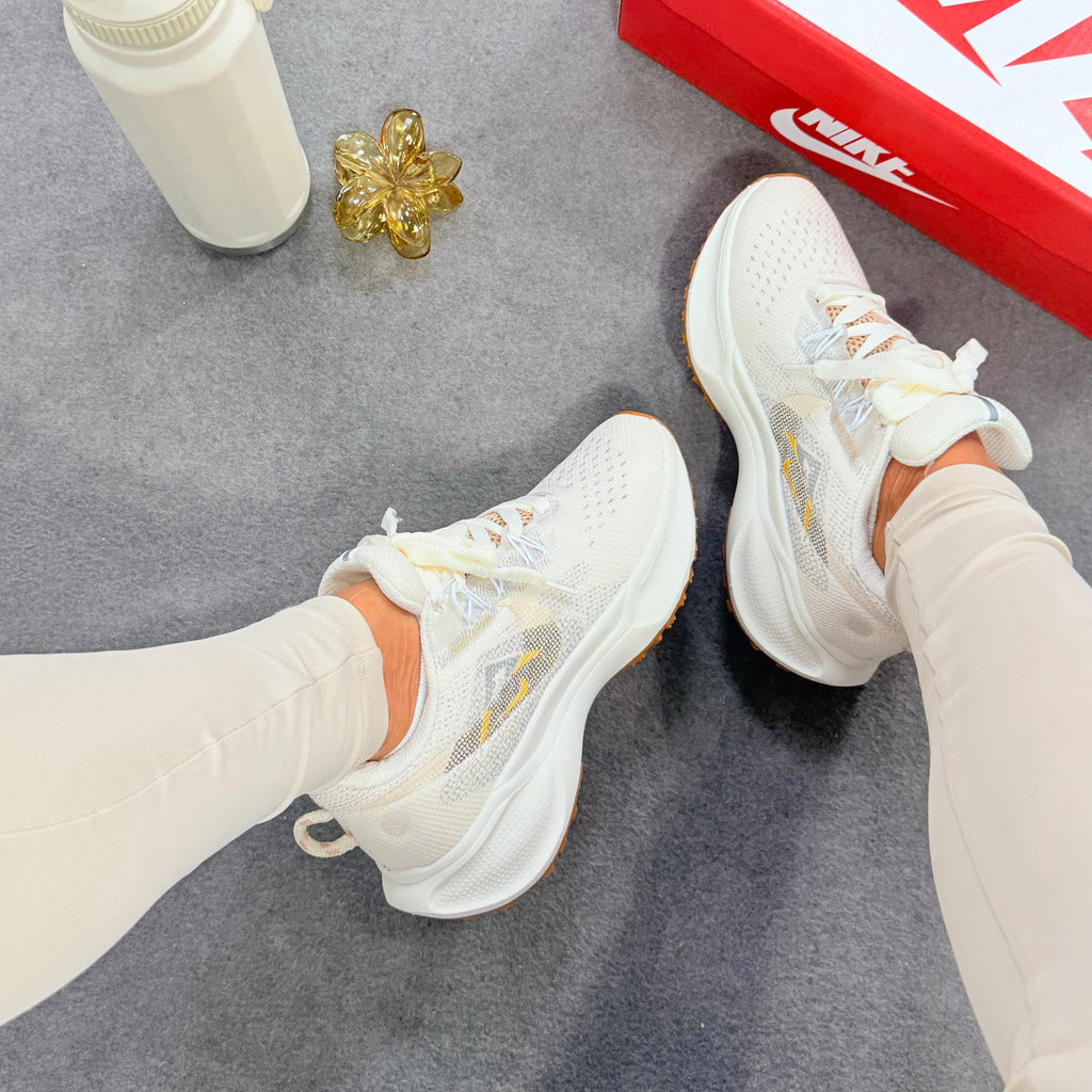 Nike Pegasus Trail 5 Feminino Off White,