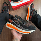 Tênis Nike ZoomX Vomero 18 – Preto/Laranja