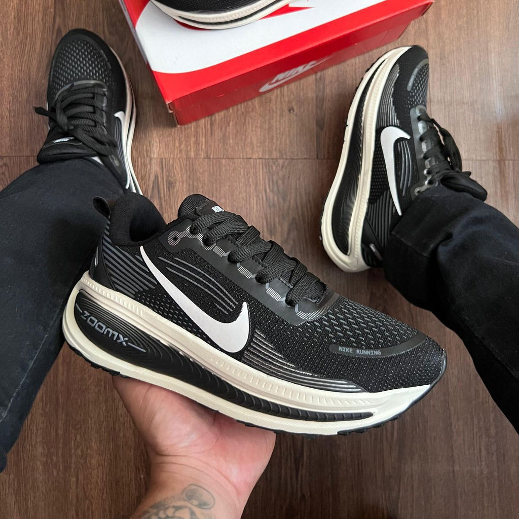 Tênis Nike ZoomX Vomero 18 – Preto/Branco