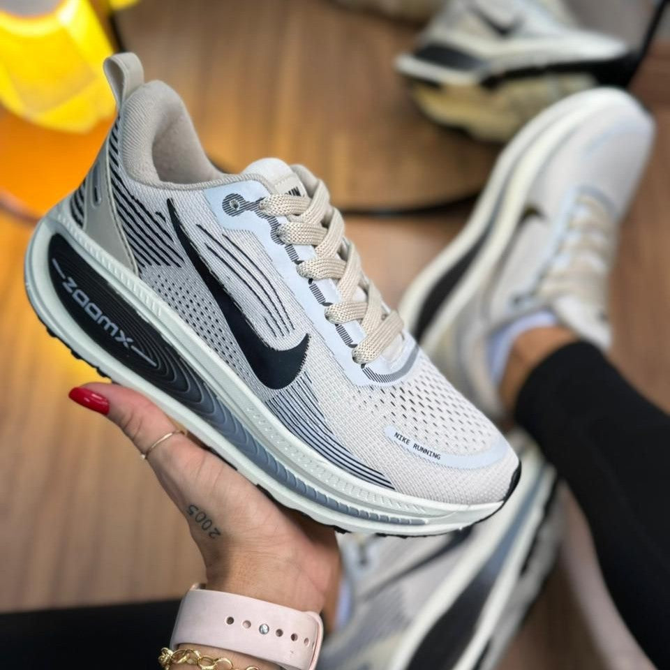 Tênis Nike ZoomX Vomero 18 – Bege/Preto