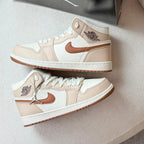 Tênis Nike Air Jordan High – Marfim / Rose / Marrom