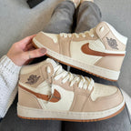 Tênis Nike Air Jordan High – Marfim / Rose / Marrom