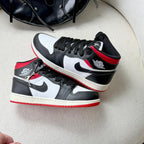 Tênis Nike Air Jordan High – Branco / Preto / Vermelho Premium