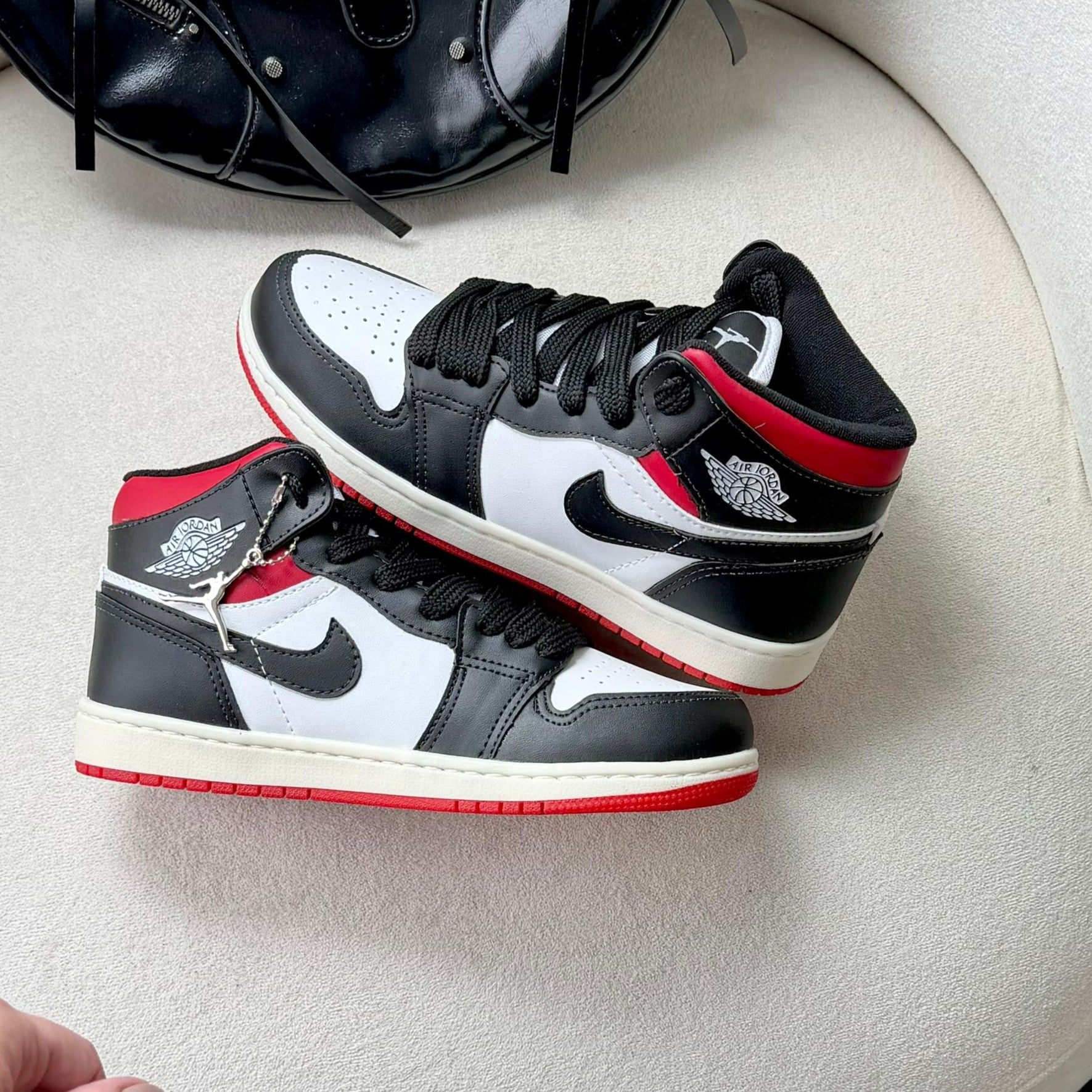 Tênis Nike Air Jordan High – Branco / Preto / Vermelho Premium