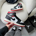 Tênis Nike Air Jordan High – Branco / Preto / Vermelho Premium