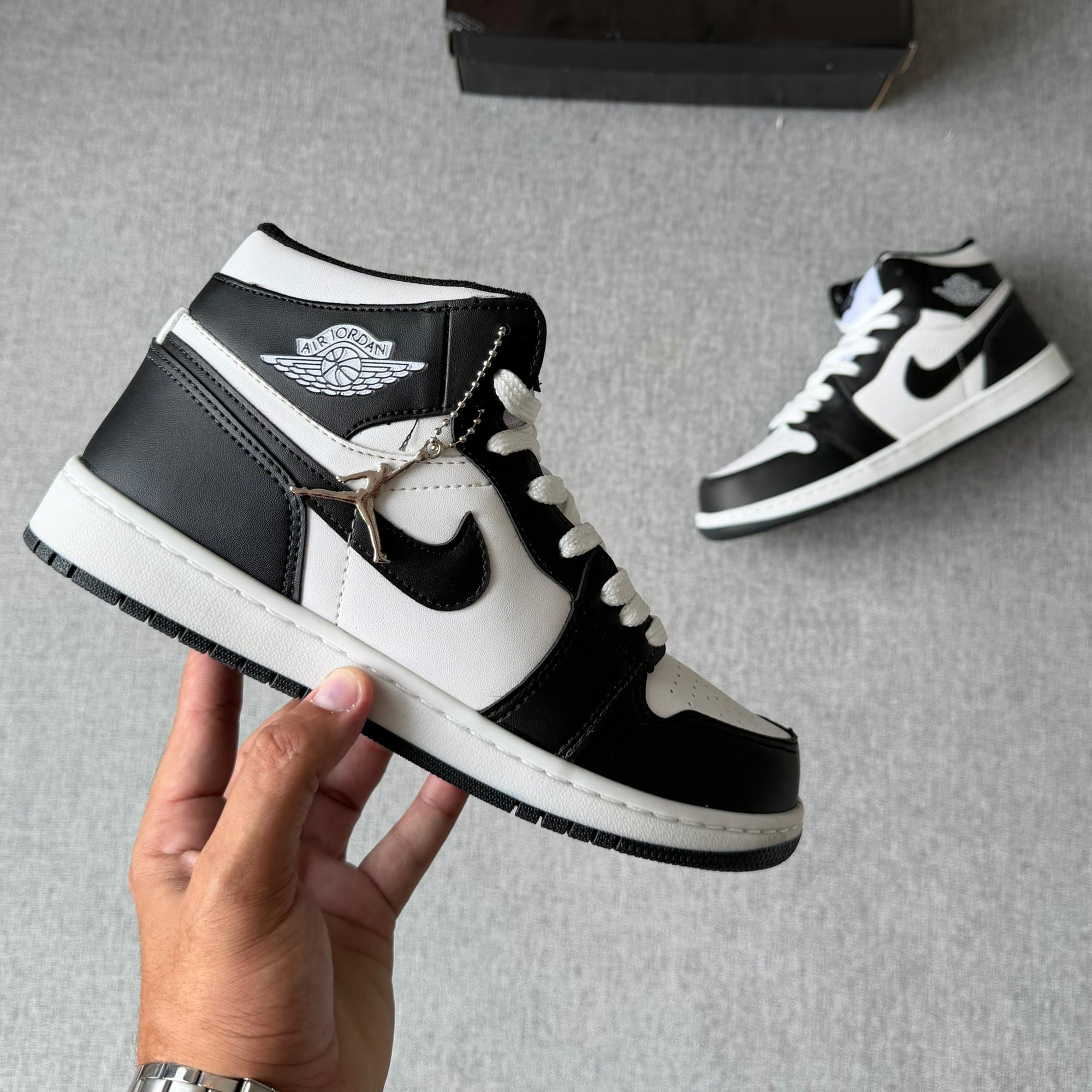 Tênis Nike Air Jordan High – Branco / Preto Premium
