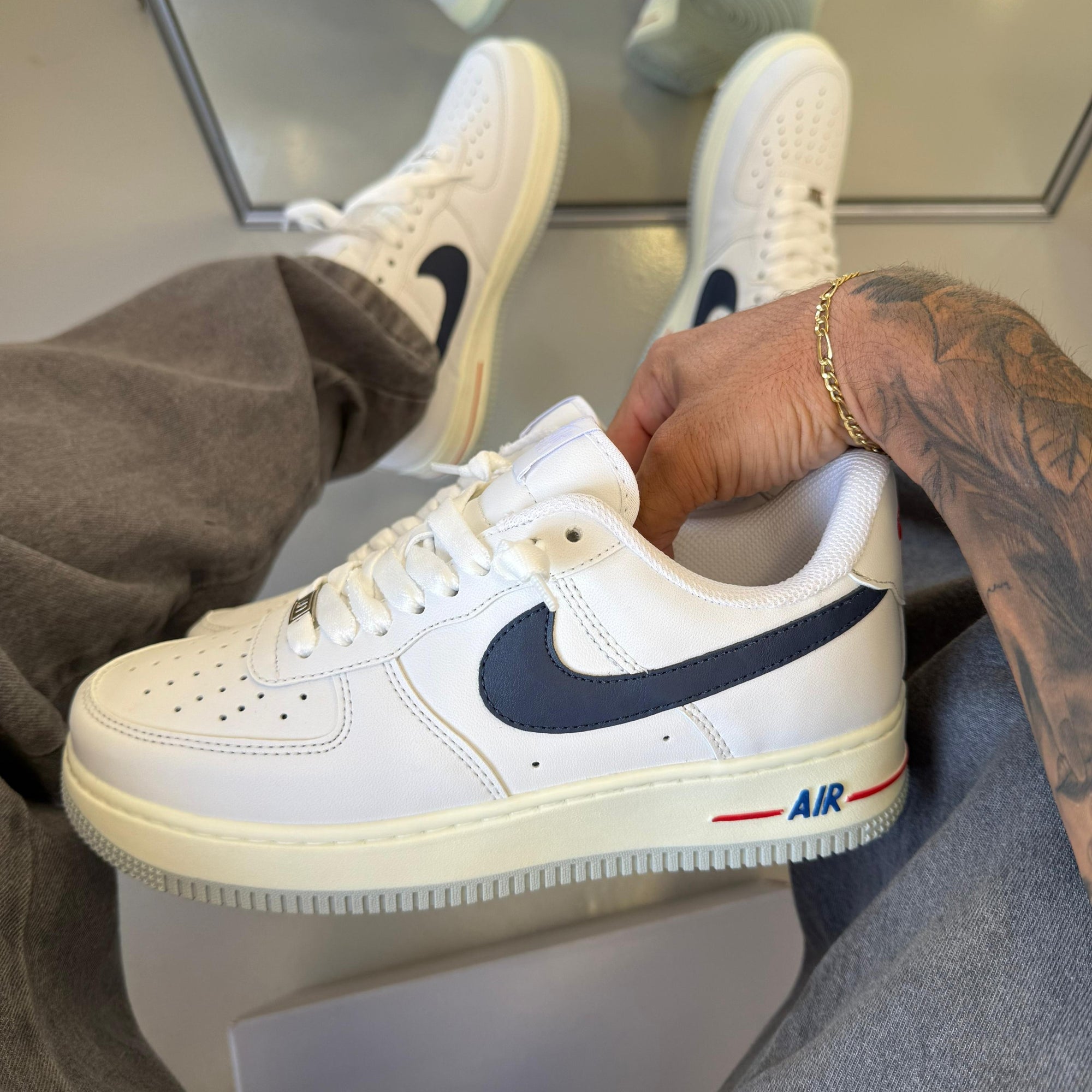 Nike Air Force – Branco / Marinho / Off White  Linha Luxo