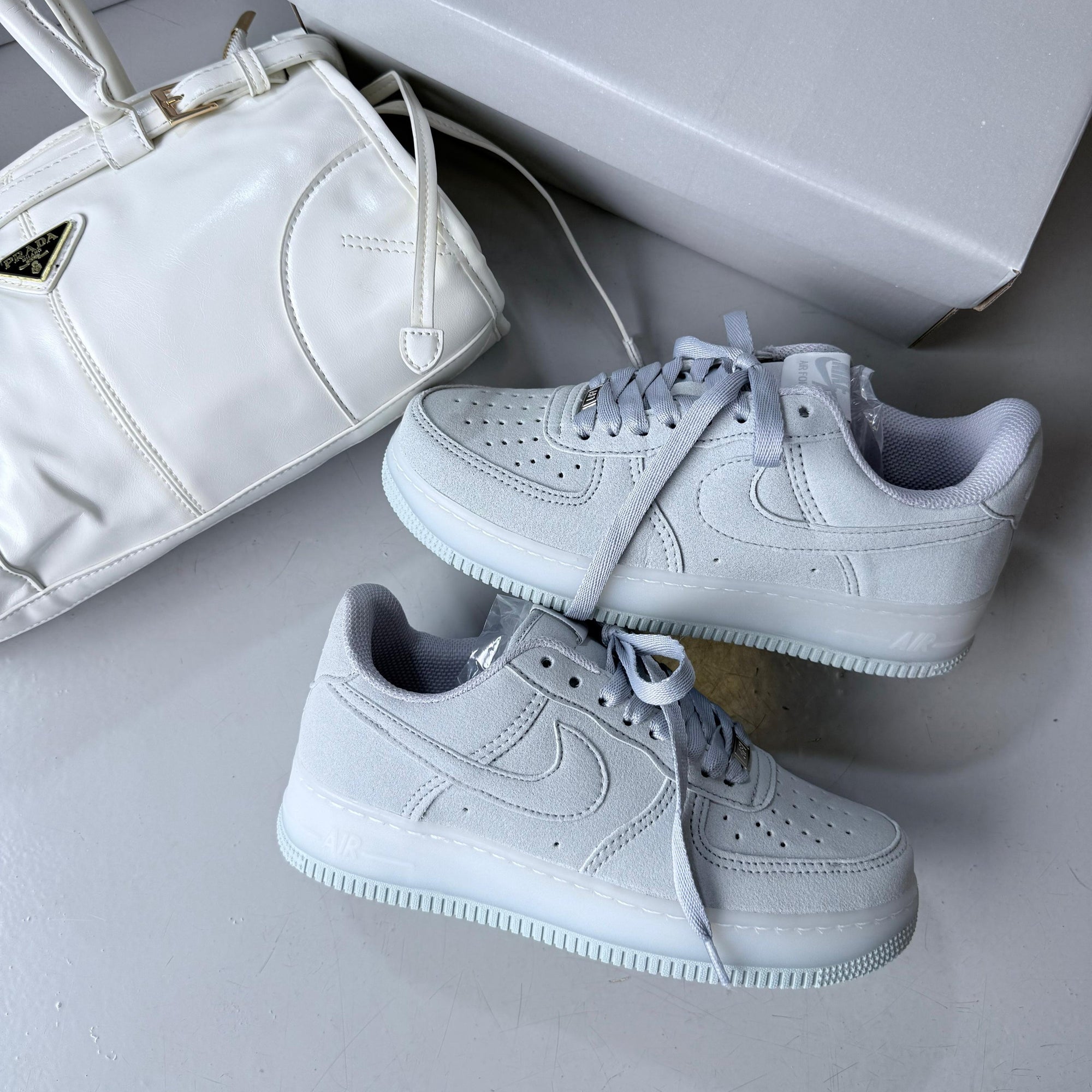 Nike Air Force – Cromo Cinza Claro ✨🩶 Linha Luxo