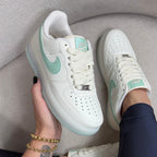 Nike Air Force One – Off / Verde Metálico Linha Luxo