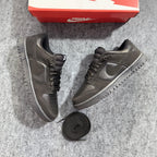 SB Dunk Low – All Black
