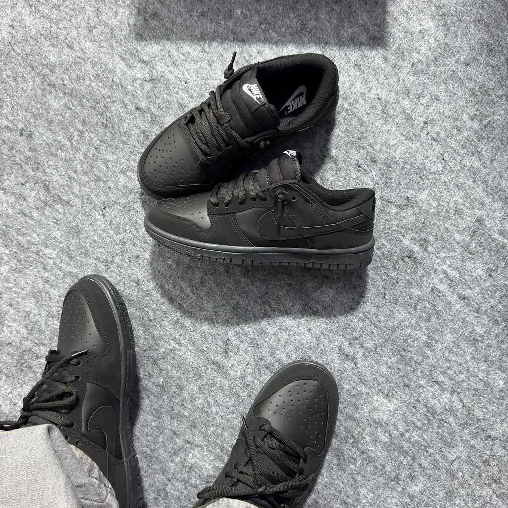 SB Dunk Low – All Black