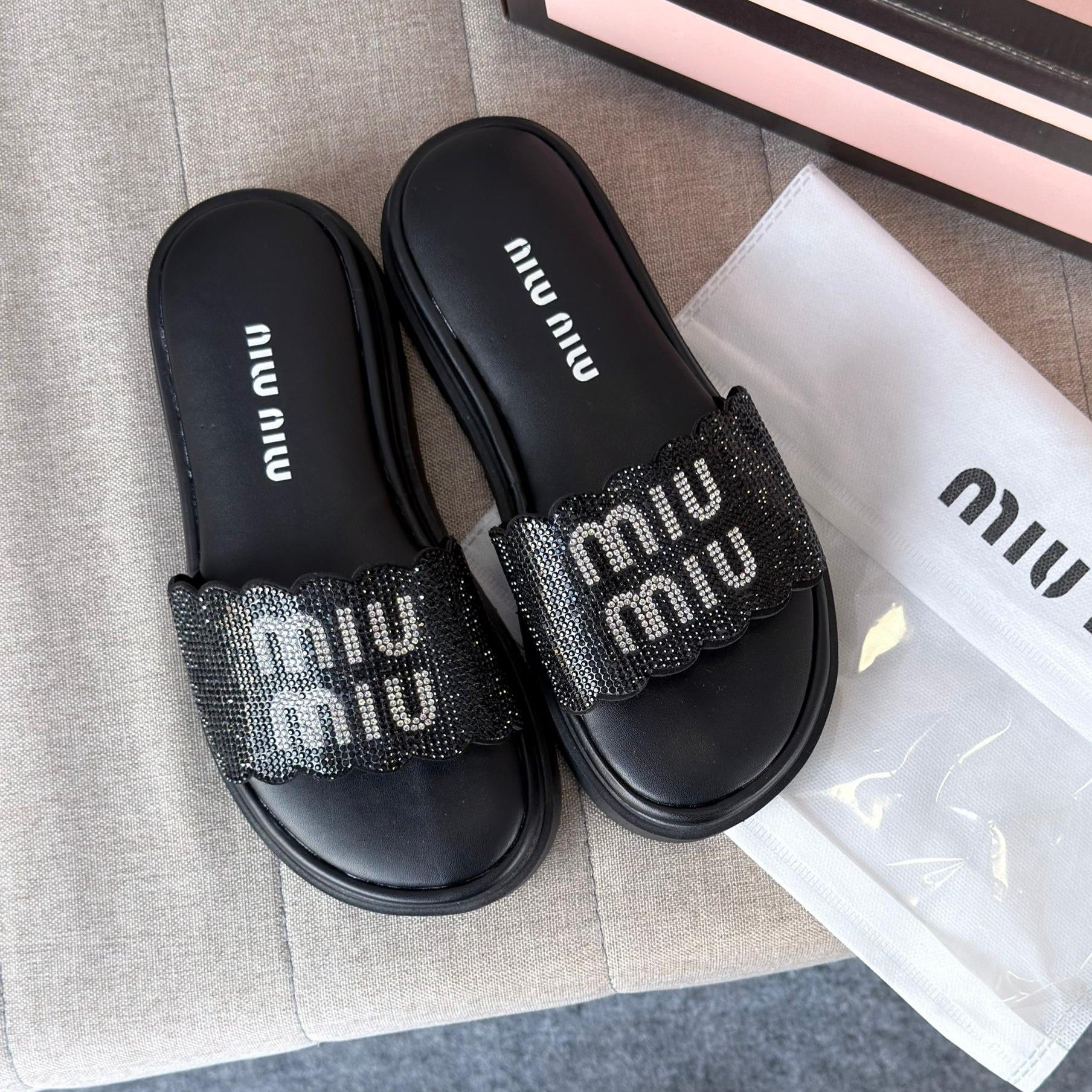 Papete Miu Miu Strass – Preto  Linha Luxo