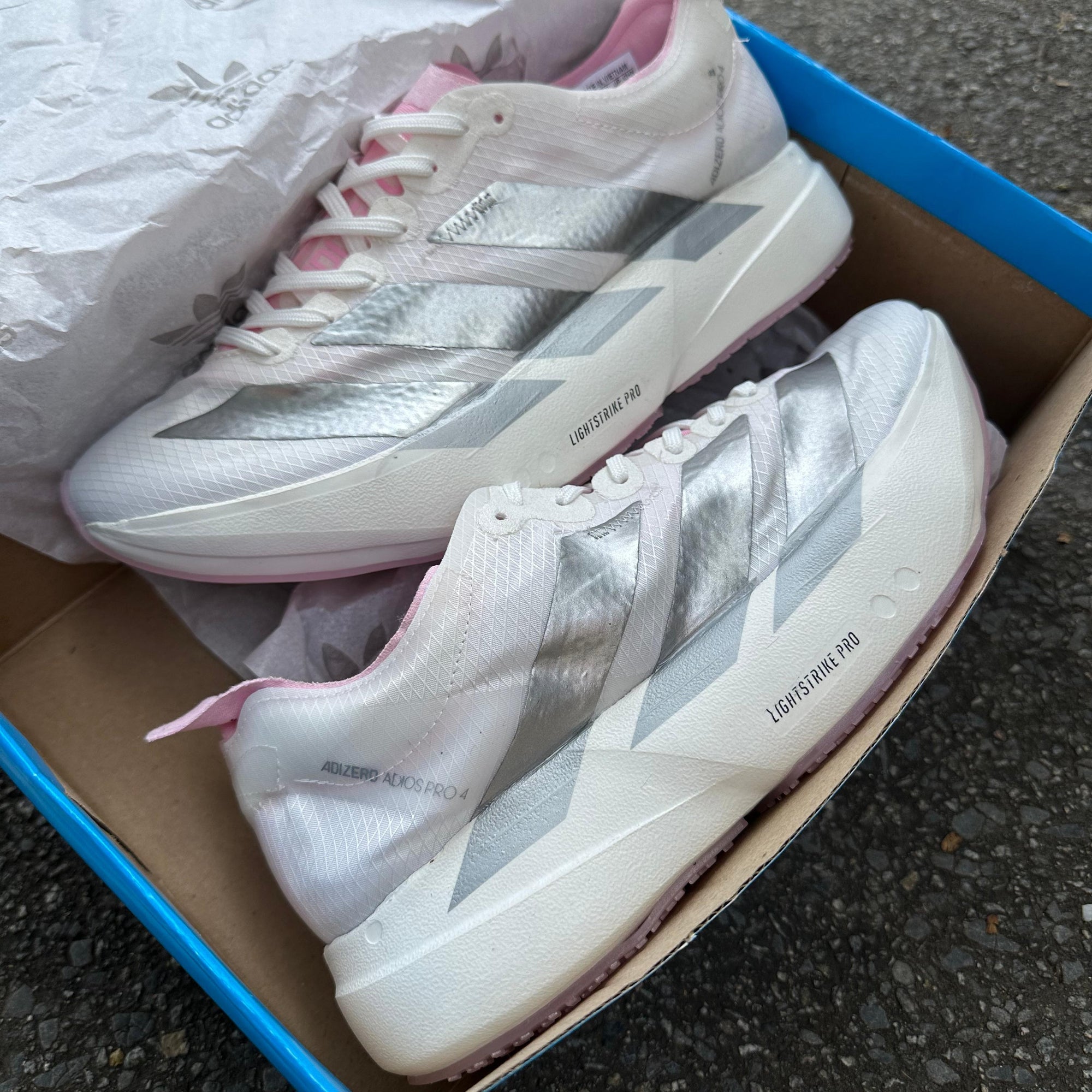 Adidas Adizero Adios Pro 4 – Branco/Rosa/Prata