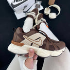 Tênis Nike V2K Run Café Coffee Premium