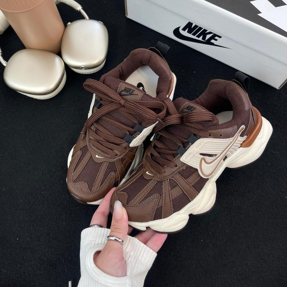 Tênis Nike V2K Run Café Coffee Premium