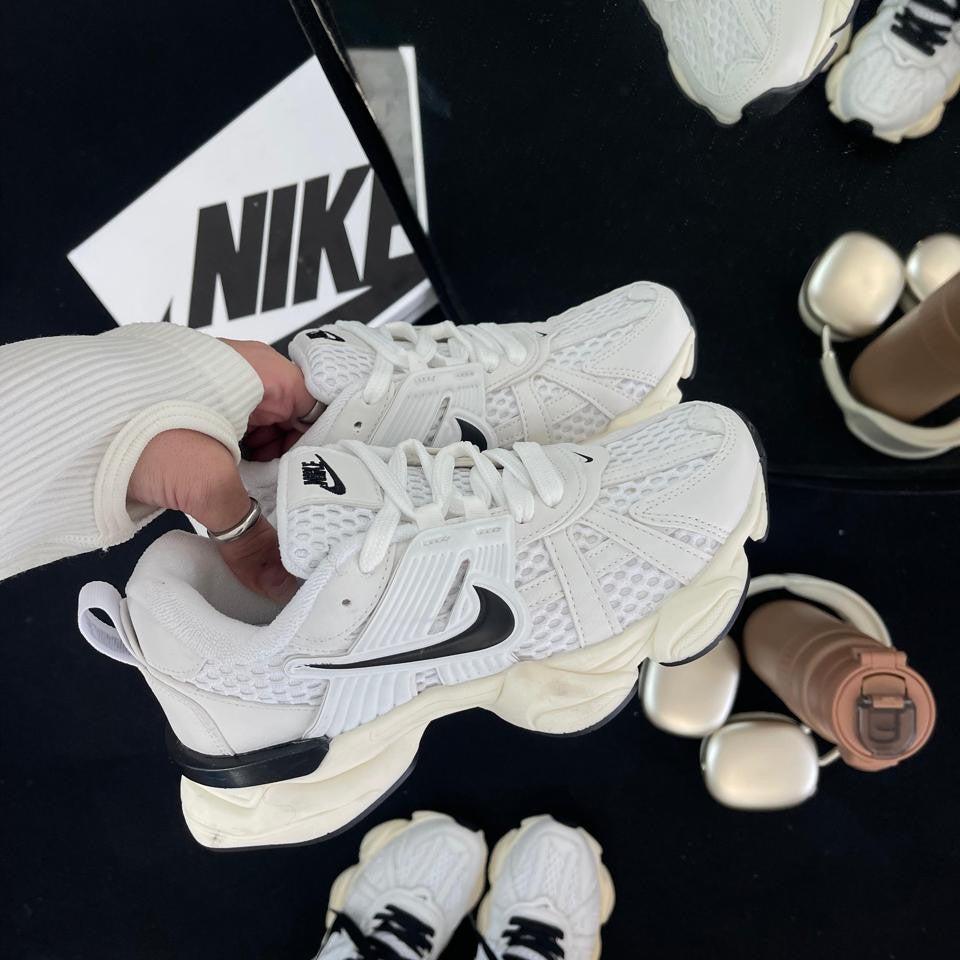 Tênis Nike V2K Run Branco/Preto Premium