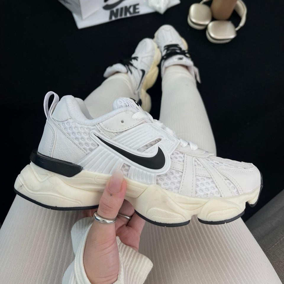 Tênis Nike V2K Run Branco/Preto Premium