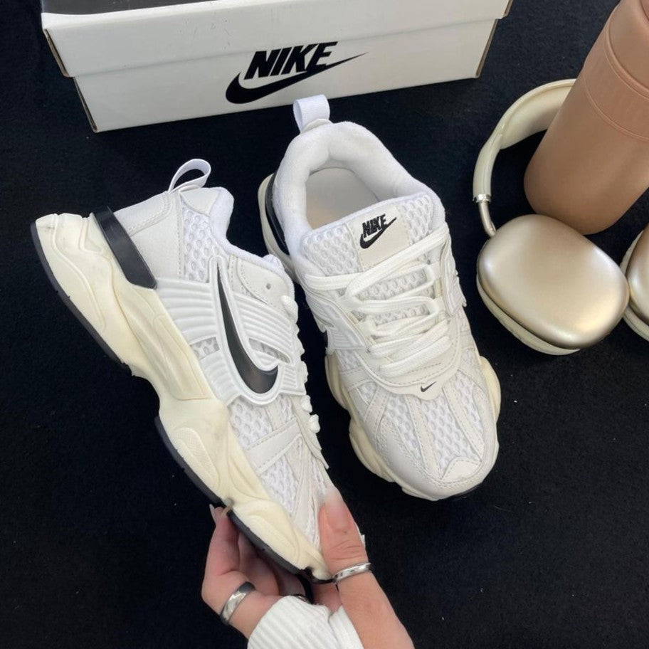 Tênis Nike V2K Run Branco/Preto Premium