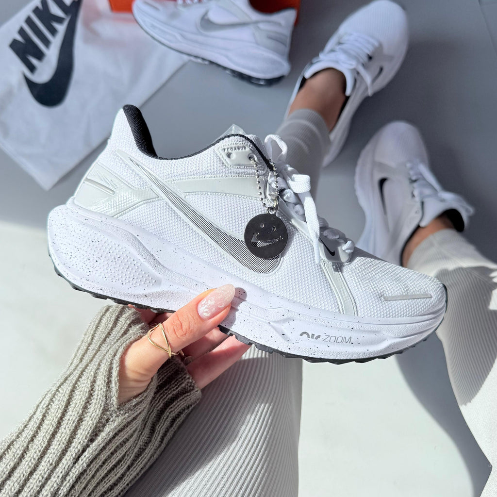 Nike Air Zoom Pegasus 41 – Branco/Preto