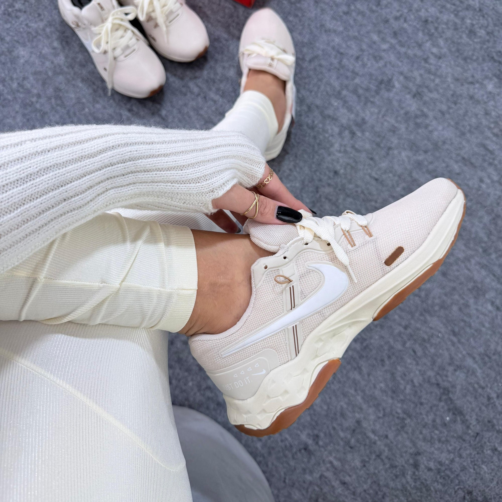 Nike Revolution II Off Branco
