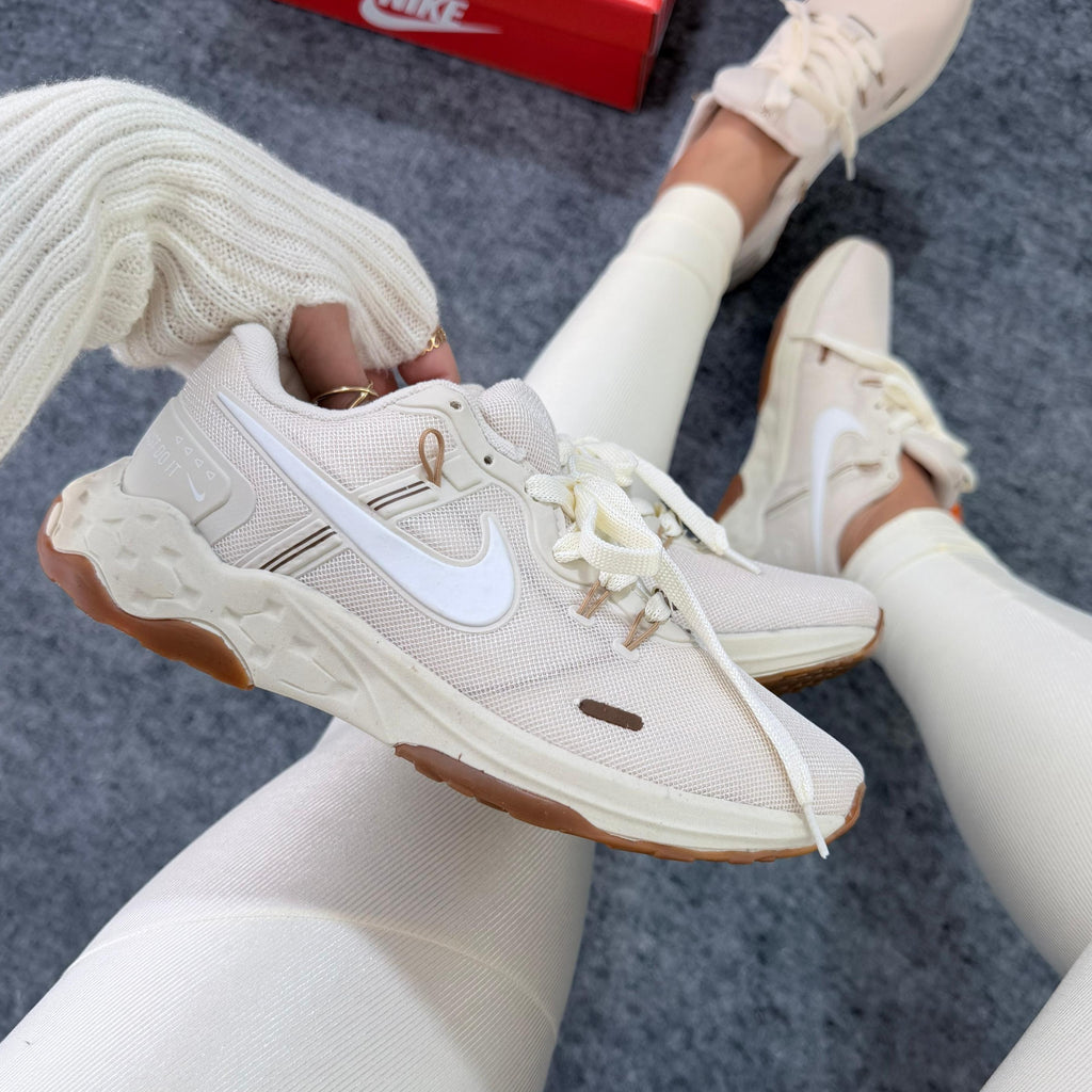 Nike Revolution II Off Branco