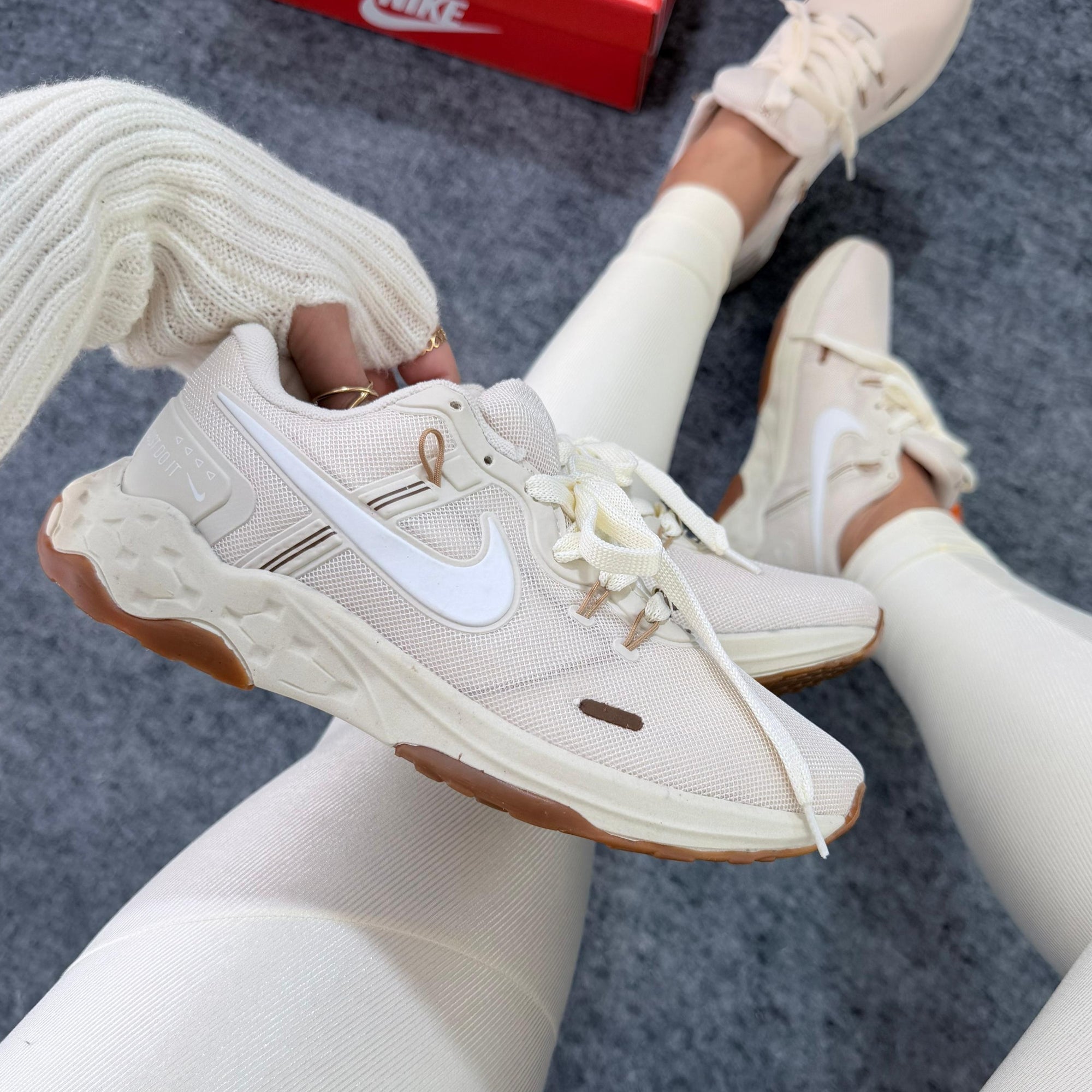 Nike Revolution II Off Branco