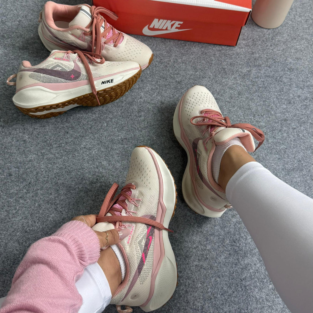 Tênis Nike Pegasus Trail – Off/Nude