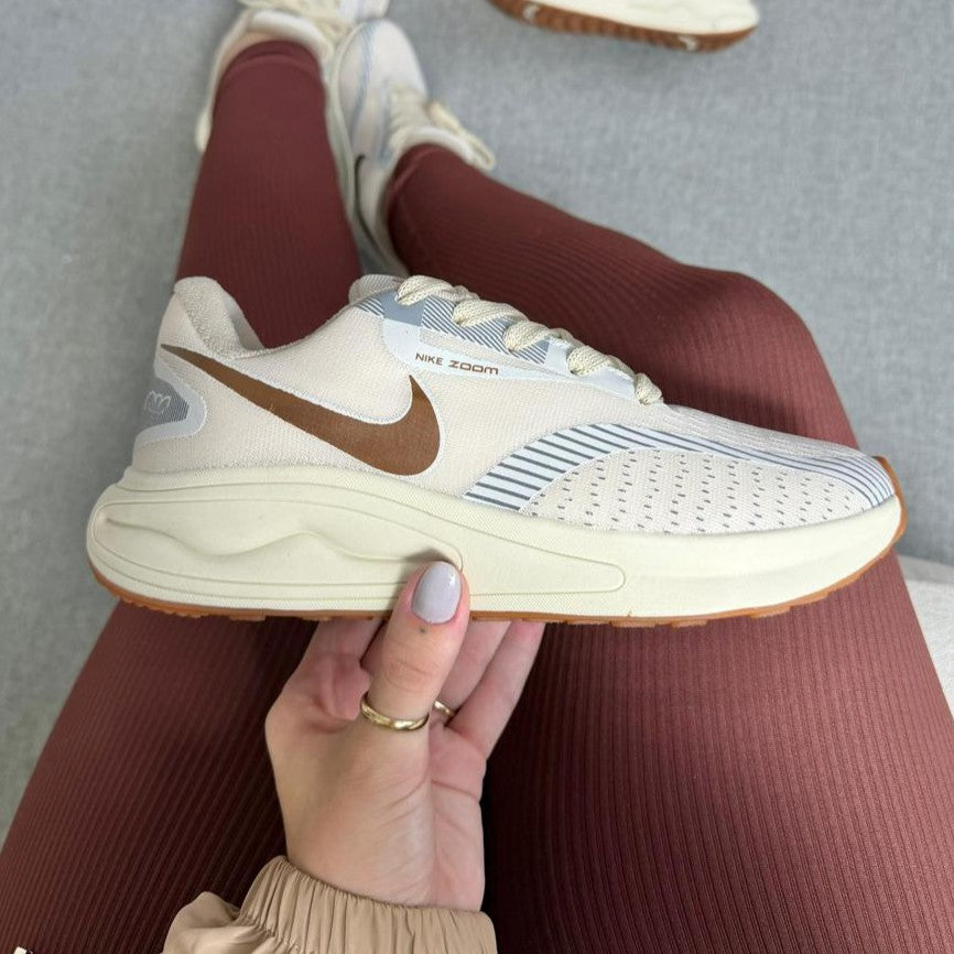 Tênis Nike Air Zoom Off White/Marrom