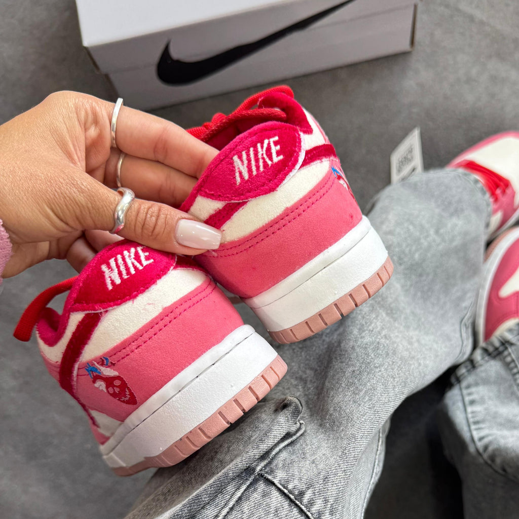 Nike SB Dunk Low Strangelove