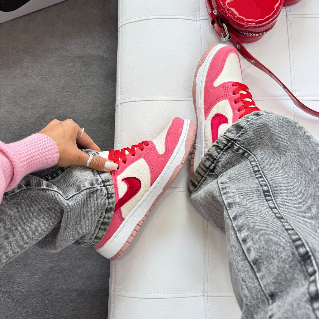 Nike SB Dunk Low Strangelove