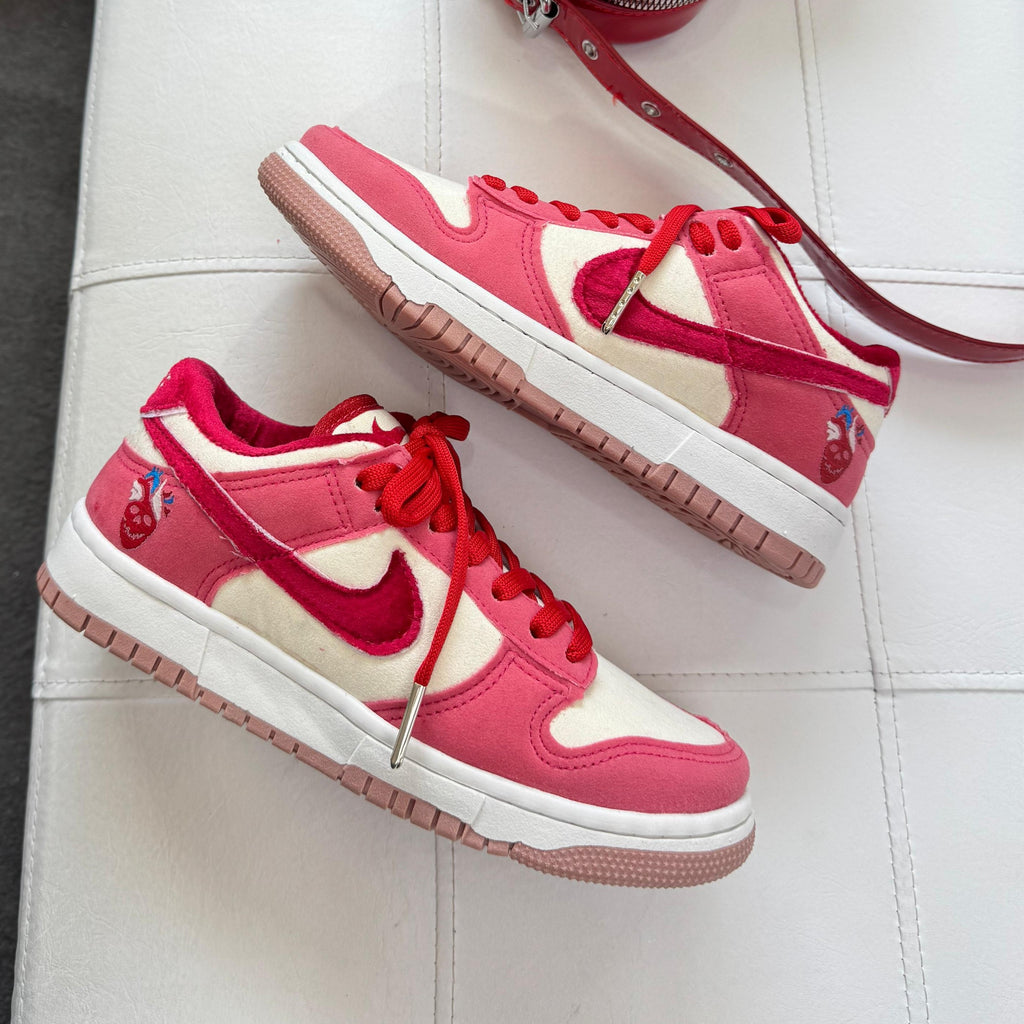 Nike SB Dunk Low Strangelove