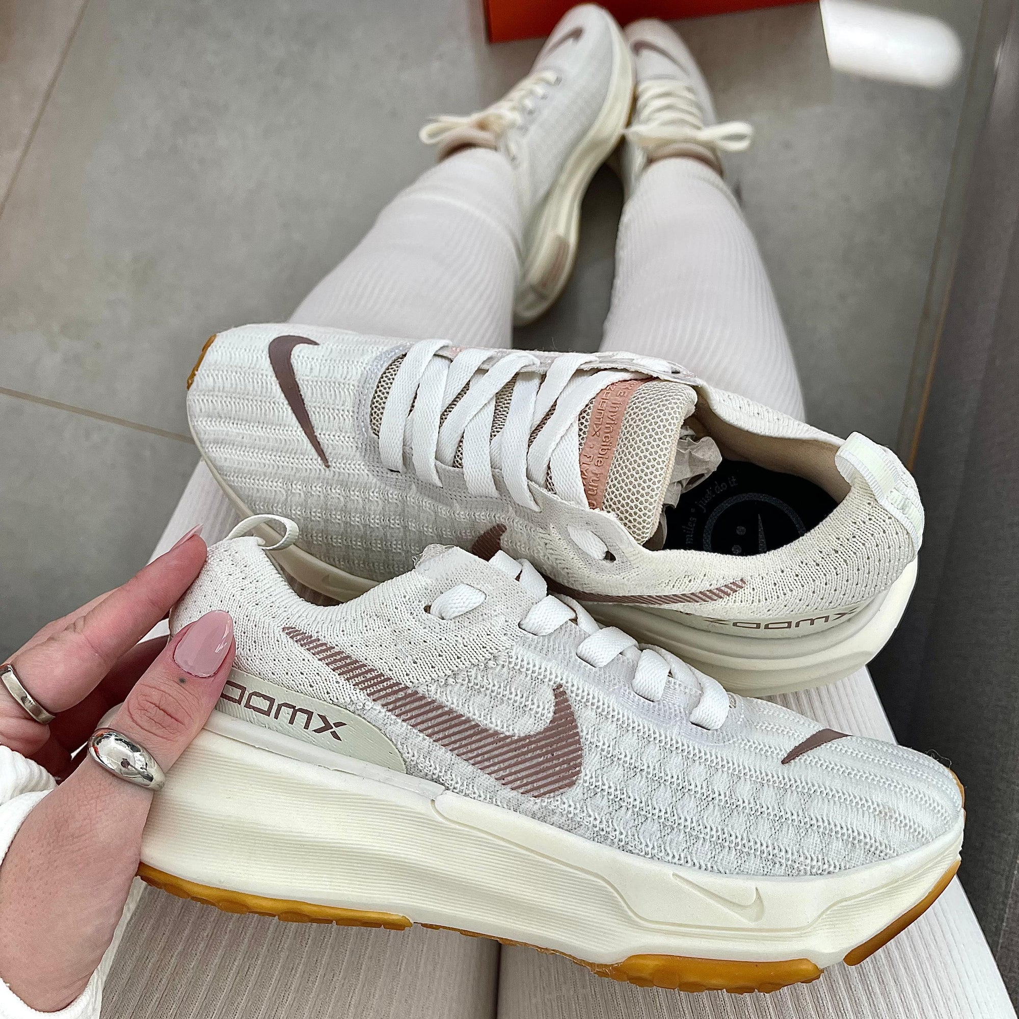 Tênis Zoom X Invincible Run 3 – Bege/Nude