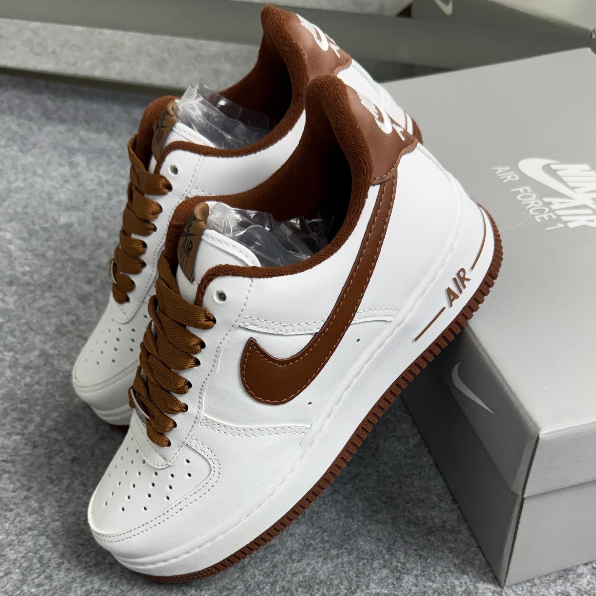 Nike Air Force 1 – Branco/Marrom