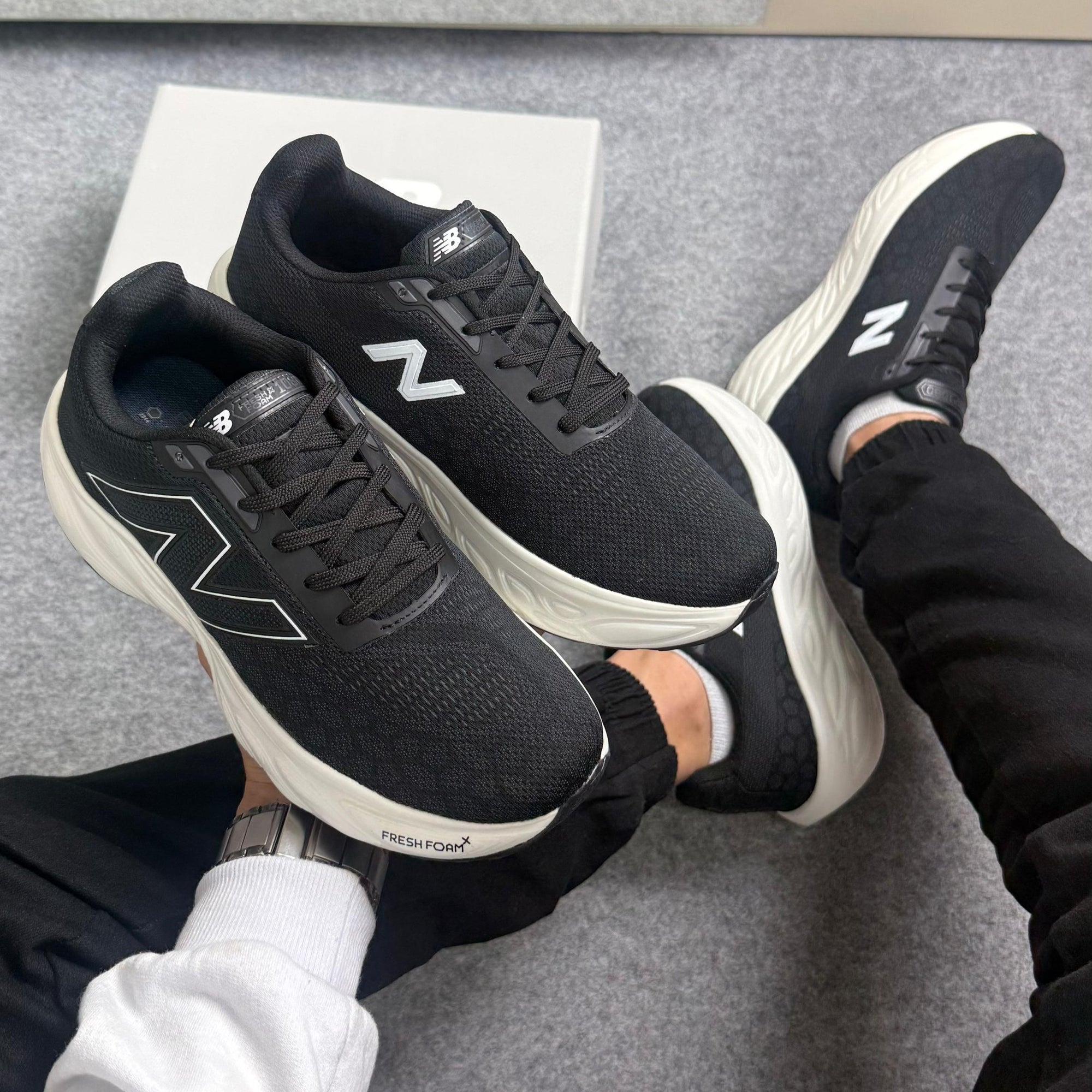 New Balance 1080 – Preto/Branco