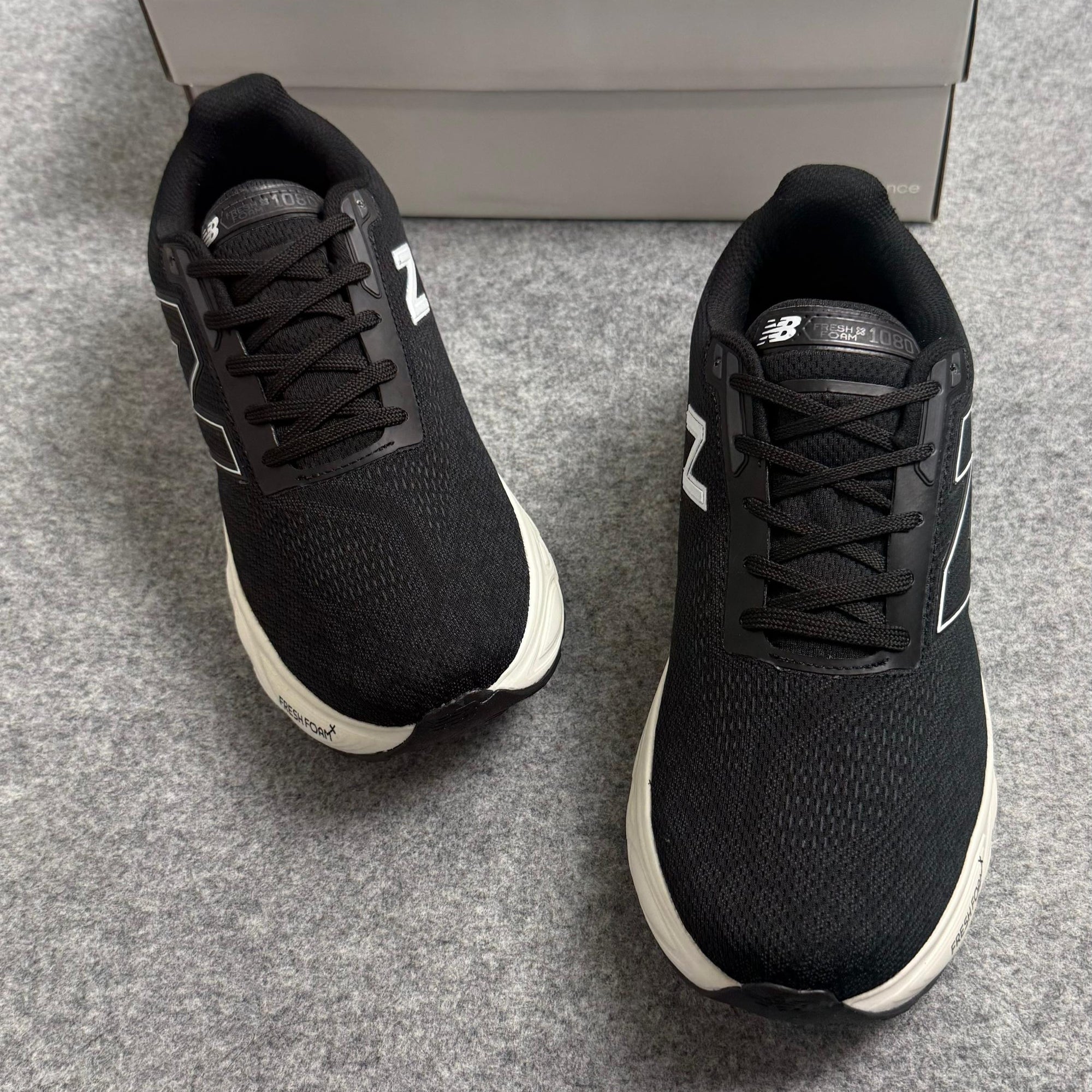 New Balance 1080 – Preto/Branco