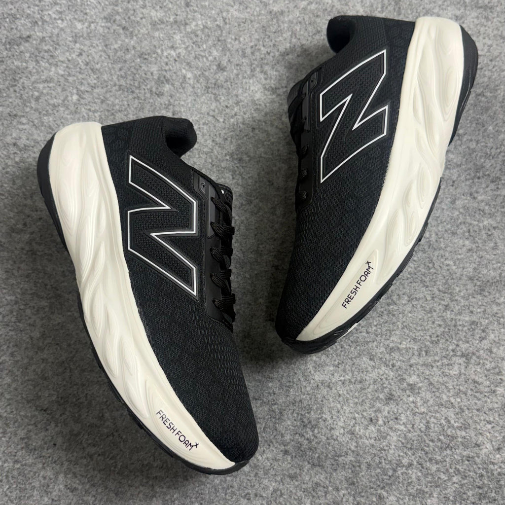 New Balance 1080 – Preto/Branco