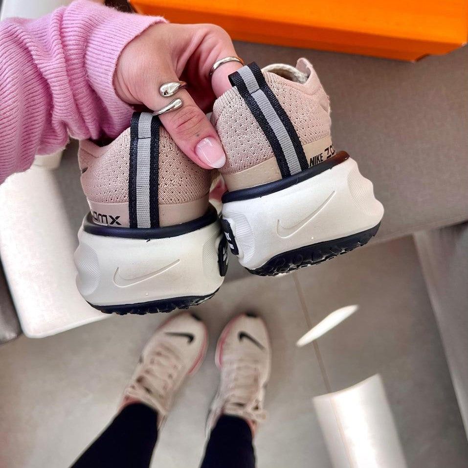 Tênis Zoom X Invincible Run 3 – Nude