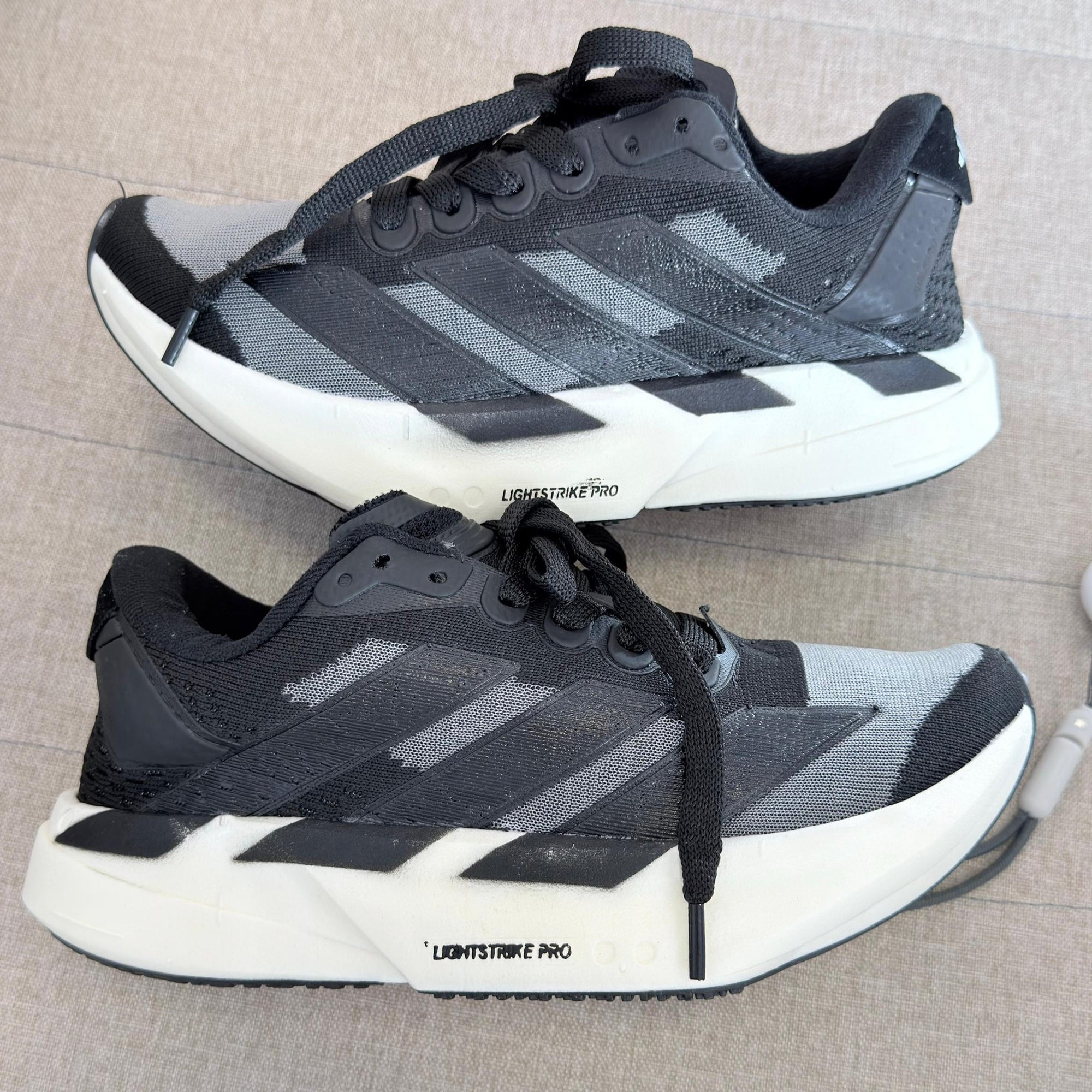 Adizero Adios Pro 4 – Preto/Off